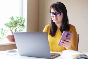 young-woman-at-the-computer